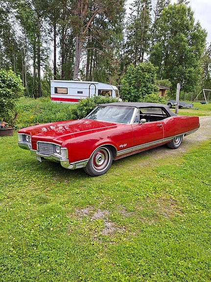 Oldsmobile Ninety Eight 2 of 5