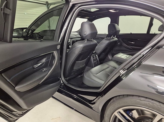 BMW 340i 13 of 19