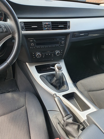 BMW 320i 5 of 5
