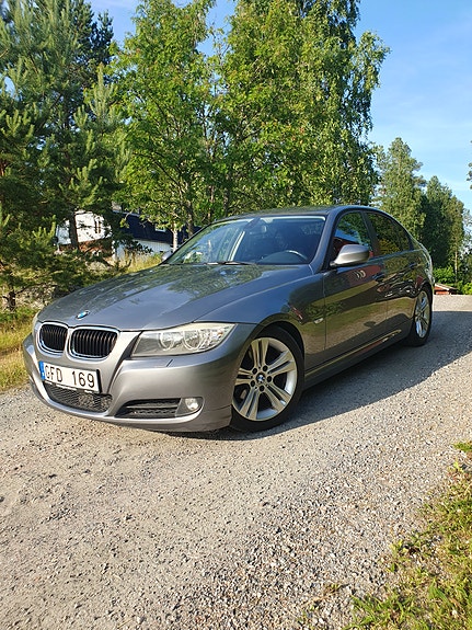 BMW 320i 19 of 30