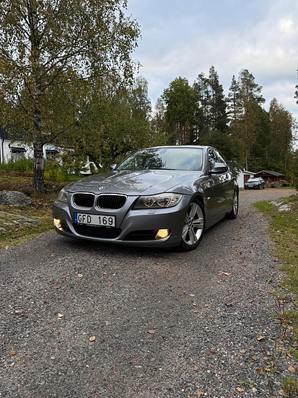 BMW 320i 28 of 30
