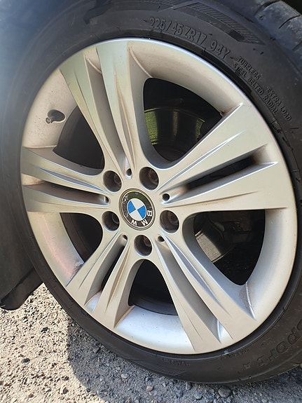 BMW 320i 11 of 30