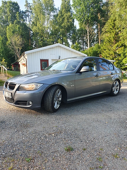 BMW 320i 18 of 30