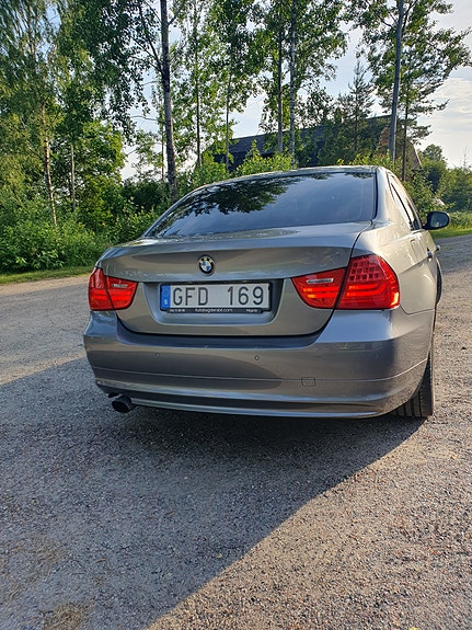 BMW 320i 17 of 30