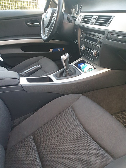 BMW 320i 14 of 30