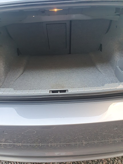 BMW 320i 16 of 30