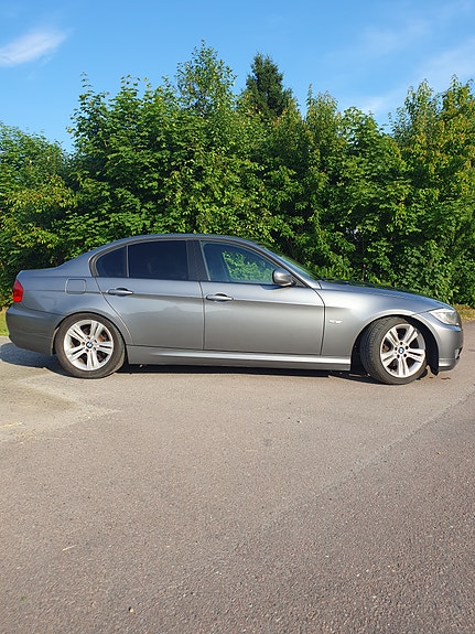 BMW 320i 22 of 30