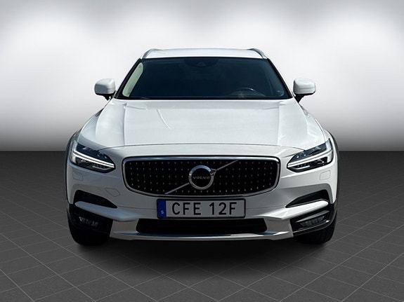 Volvo V90 Cross Country 2 of 5