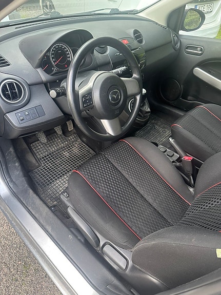 Mazda 2 12 of 13
