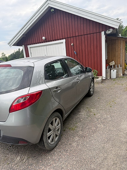 Mazda 2 4 of 13