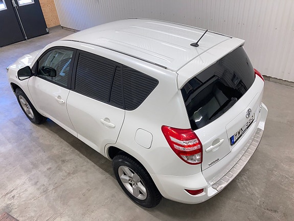 Toyota RAV4 4 of 5