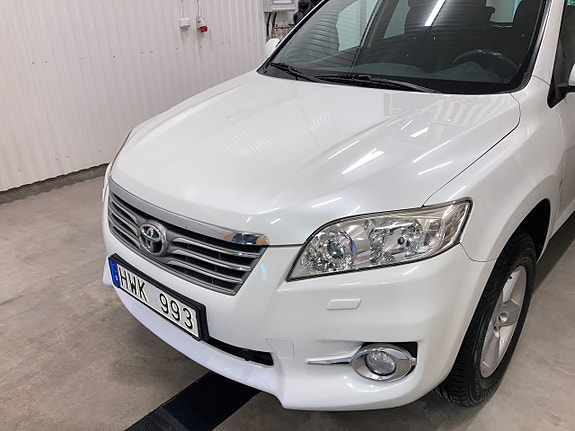 Toyota RAV4 2 of 5
