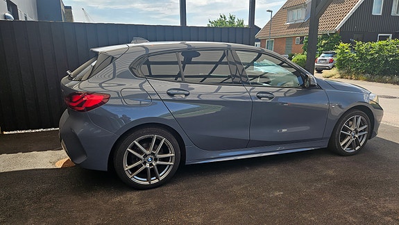 BMW 118i 2 of 4