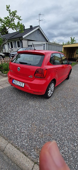 Volkswagen Polo 2 of 5