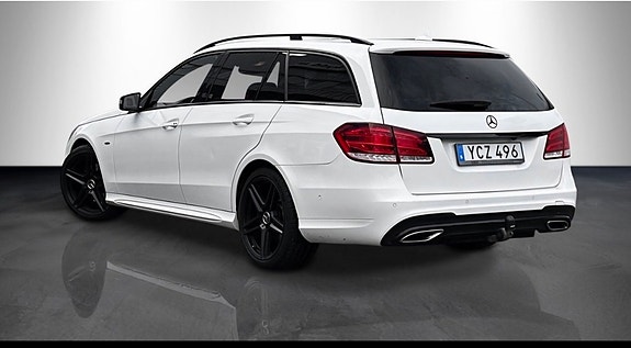 Mercedes-Benz E220 2 of 4