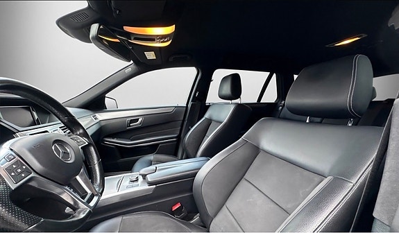 Mercedes-Benz E220 3 of 4