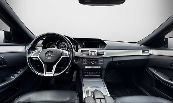 Mercedes-Benz E220 4 of 4