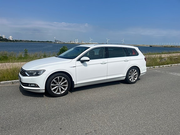 Volkswagen Passat 2 of 5