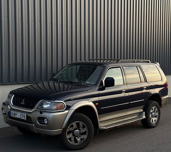 Mitsubishi Pajero 2 of 5