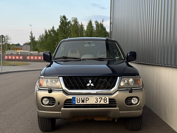 Mitsubishi Pajero 4 of 5