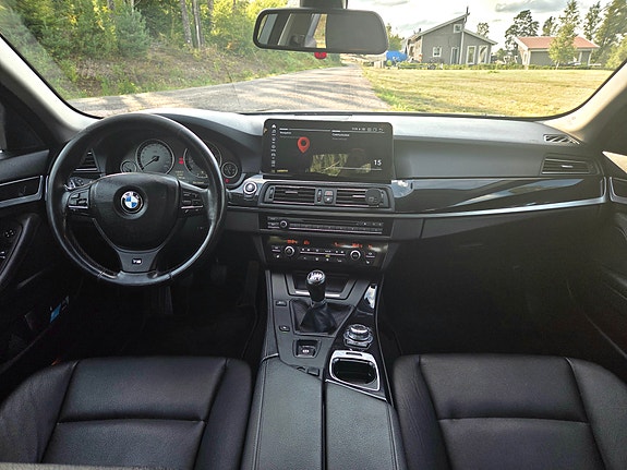 BMW 528i 4 of 6