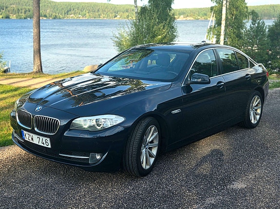 BMW 528i 3 of 6