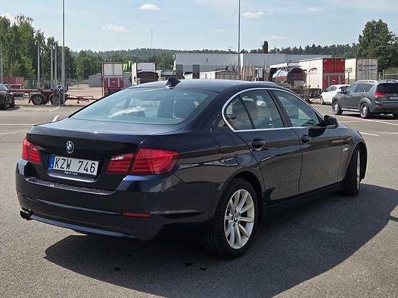 BMW 528i 2 of 5