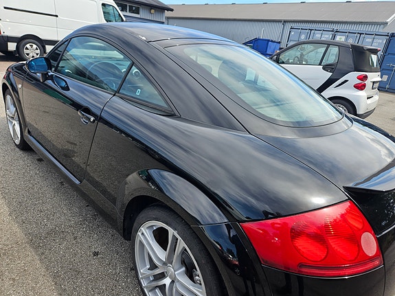Audi TT 4 of 5