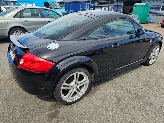 Audi TT 2 of 5
