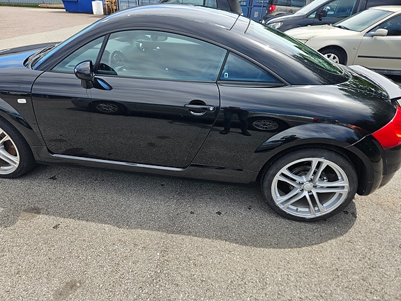 Audi TT 3 of 5