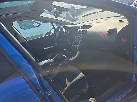 Peugeot 308 3 of 5