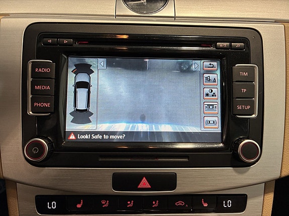 Volkswagen Passat Alltrack 17 of 21