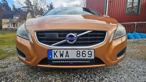 Volvo S60 2 of 5