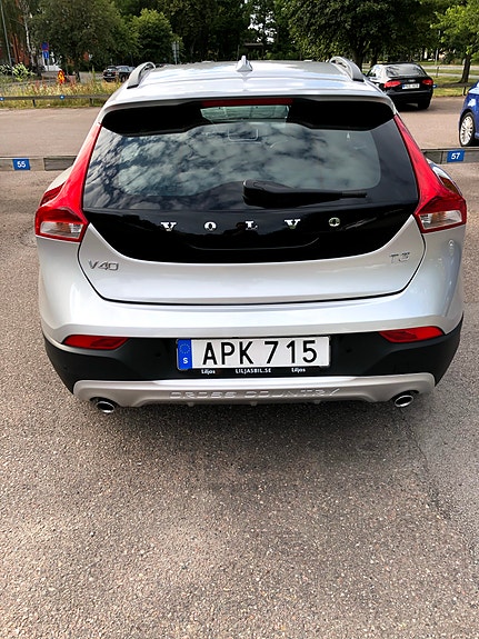 Volvo V40 Cross Country 3 of 5