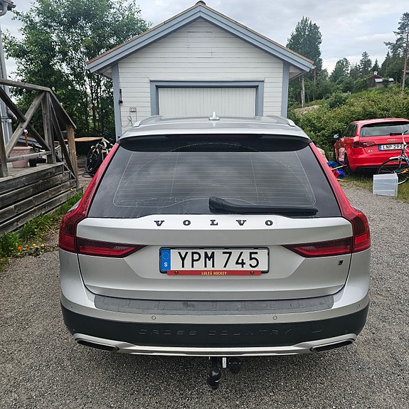 Volvo V90 Cross Country 3 of 5