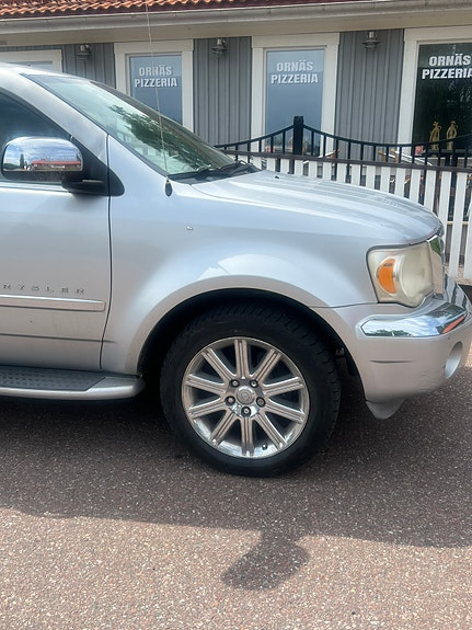 Chrysler Aspen 10 of 27