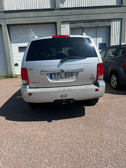 Chrysler Aspen 7 of 27