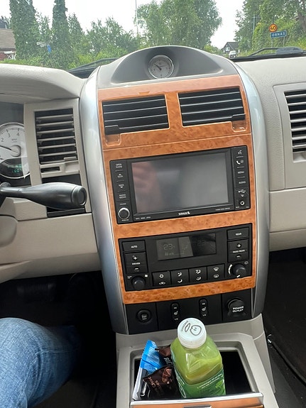 Chrysler Aspen 17 of 27