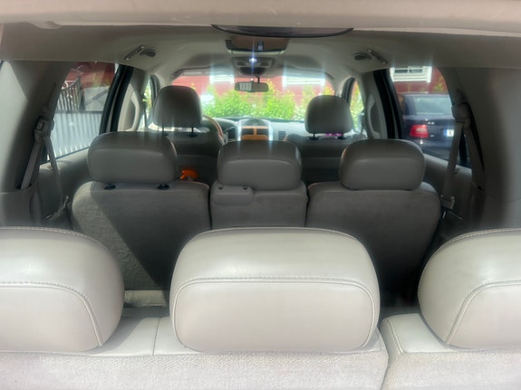 Chrysler Aspen 11 of 27