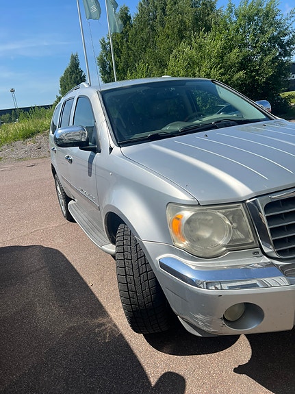 Chrysler Aspen 24 of 27