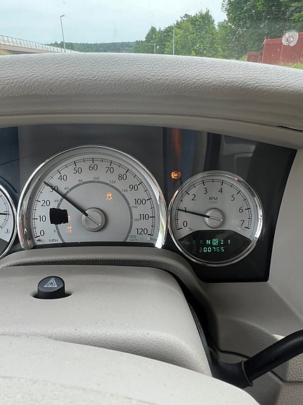 Chrysler Aspen 15 of 27