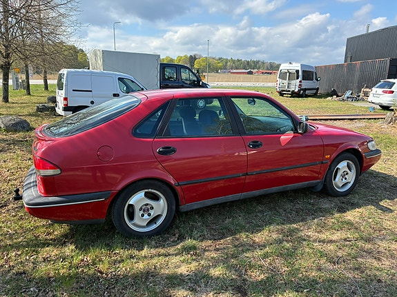 Saab 900 2 of 5