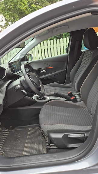 Peugeot 208 8 of 8