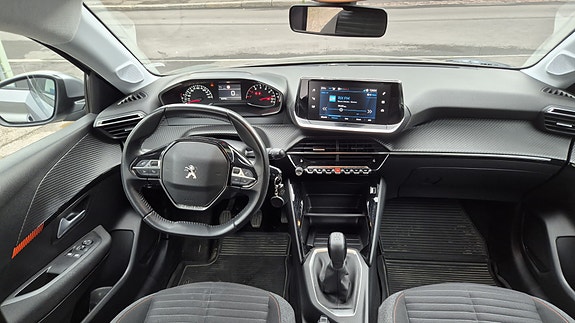 Peugeot 208 6 of 8