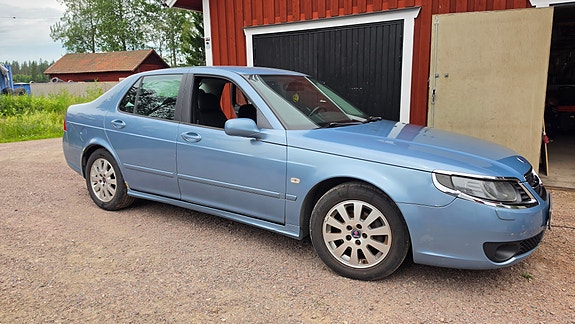 Saab 9-5 2 of 5