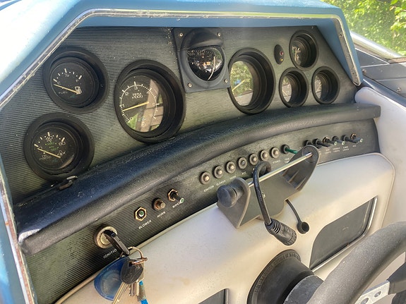 Ses Ray 230 Daycruiser. Mercruiser 383 Mag stroker 11 of 22