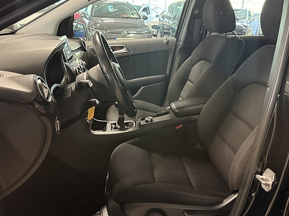 Mercedes-Benz B180 6 of 8