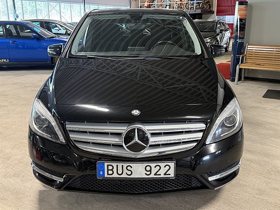 Mercedes-Benz B180 2 of 5