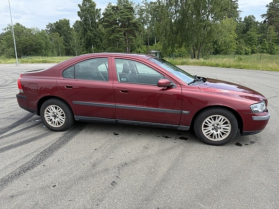 Volvo S60 3 of 5