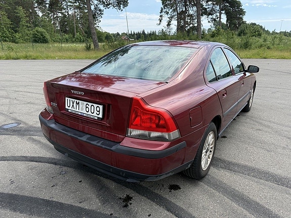 Volvo S60 4 of 5